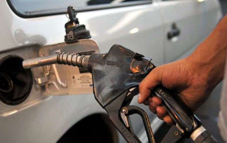 El Gobierno frenó el aumento en la nafta previsto para este sábado