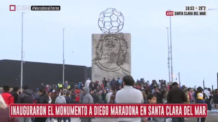 Inauguraron el monumento a Diego Maradona en Santa Clara