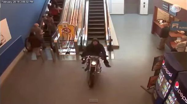 Mirá el video de la increíble persecución en moto adentro de un shopping