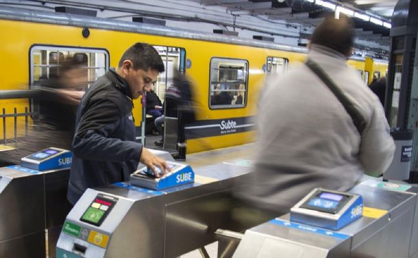Atención: está suspendida la recarga de SUBE en el subte