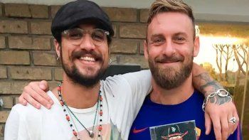 daniele de rossi banco a daniel osvaldo en su mal momento: es un hermano para mi daniele de rossi banco a daniel osvaldo en su mal momento: es un hermano para mi