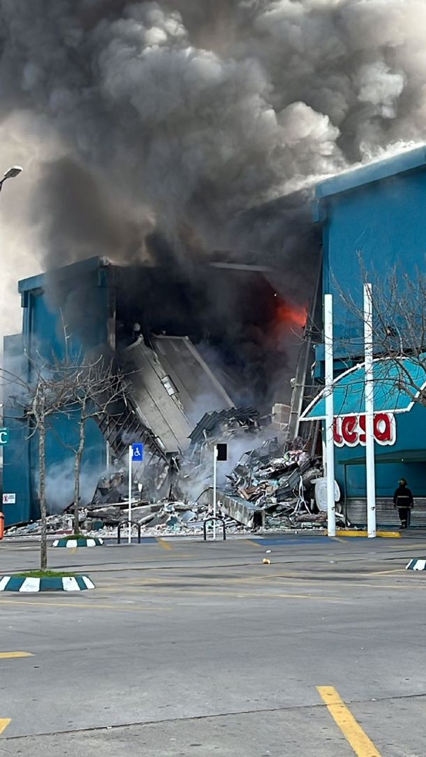 VIDEO: El derrumbe de Tienda Inglesa en Punta Shopping