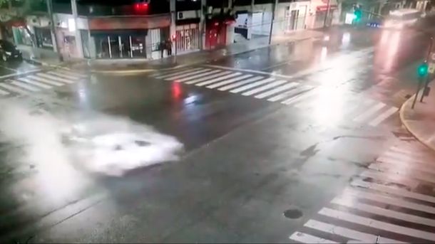 Impactante choque en Caballito: pasó un semáforo en rojo a toda velocidad y mató a otro conductor
