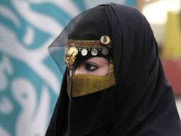 Por primera vez, las mujeres de Arabia Saudita van a poder salir del país sin permiso de los hombres