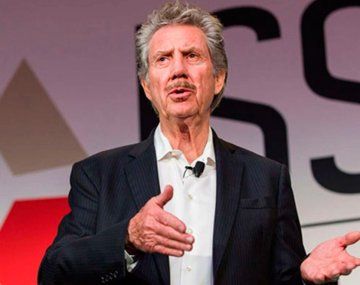 Ofreció 1 millón de dólares al que le respondiera una pregunta existencial y 29 lograron hacerlo