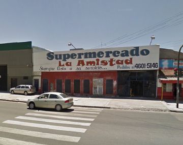 Balean al dueño de un súper chino