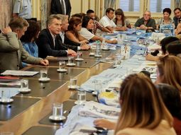 Mauricio Macri con familiares de los tripulantes del ARA San Juan.