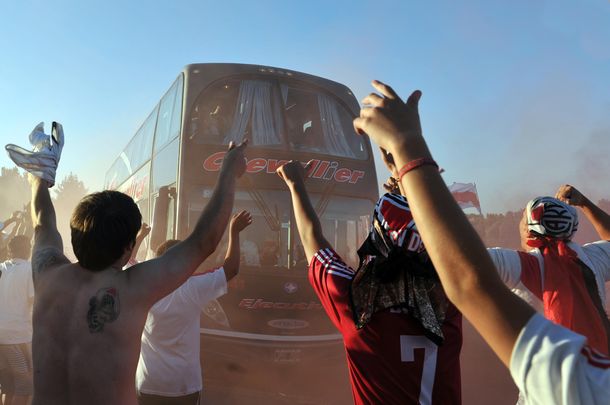 River y Ramón Díaz fueron recibidos por una multitud en Tandil
