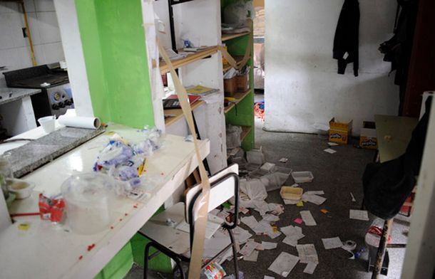 Saqueos y destrozos en la escuela Normal 2 de La Plata