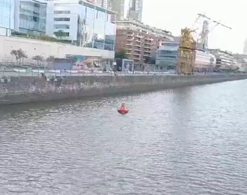 Encontraron sin vida al hombre que se tiró del Puente de la Mujer en Puerto Madero
