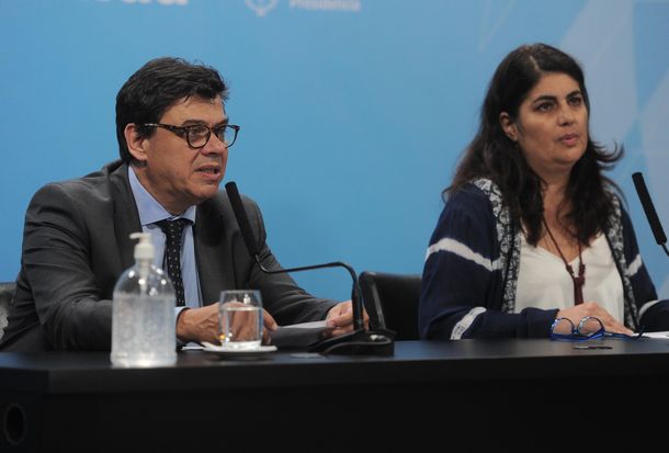 El ministro de Trabajo Claudio Moroni y la secretaria de Gesti&oacute;n y Empleo Ana Castellani