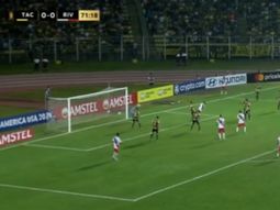 El gol de carambola de Boselli para el 1-0 de River ante Deportivo Táchira