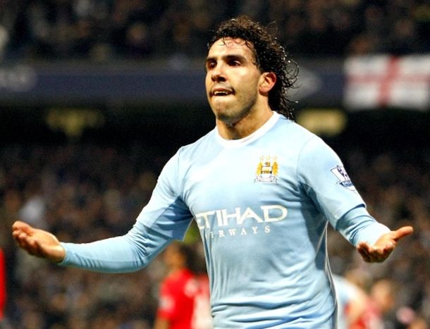 El City de Tevez derrotó al Fulham y se acerca al United