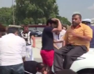 Así evitaron que un auto caiga al agua en Turquía