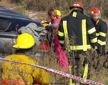 Trágico regreso: una mujer murió al despistarse un auto sobre la ruta 11