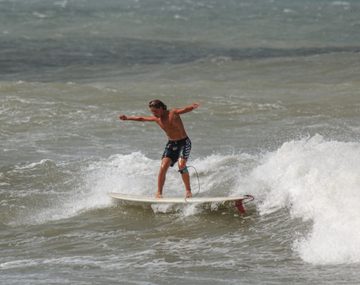 Bailando sobre las olas: el arte de los surfistas de tablas largas