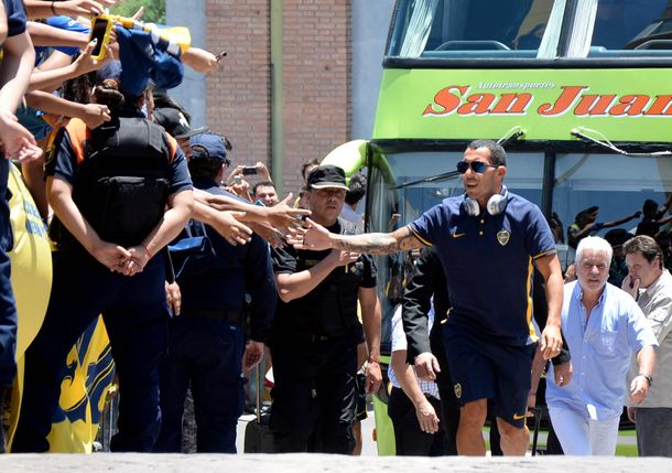 Carlos Tevez solidario: donó 50 mil pesos a una fundación de San Juan