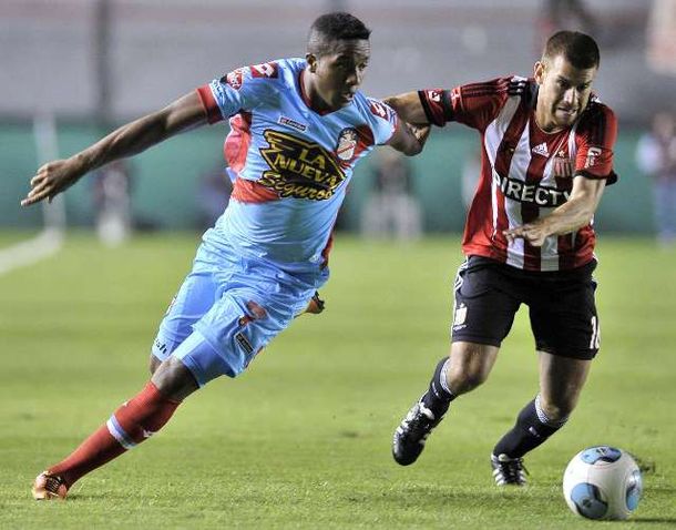 Sobre la hora, Arsenal derrotó a Estudiantes y lo hunde en el fondo