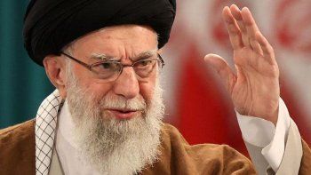 Ayatolá Alí Jamenei. Ayatolá Alí Jamenei.