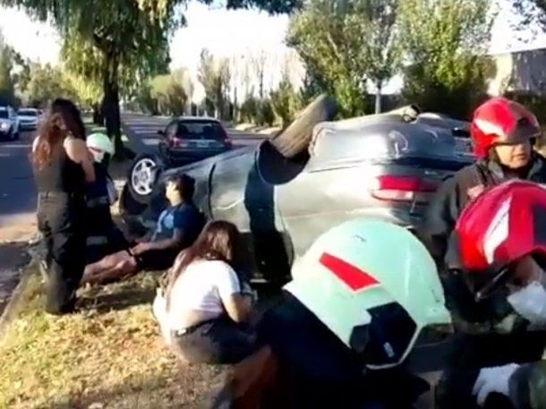 Así fue el choque múltiple y vuelco en Villa Lugano que dejó cuatro heridos