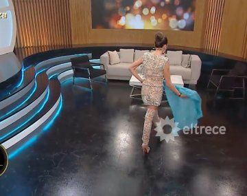 Juana desfila casi en pelotas