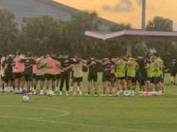 La Selección homenajeó a Miguel Russo con un emotivo minuto de silencio