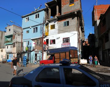 Un hombre disparó contra un boliche en la Villa 31: un muerto y dos heridos
