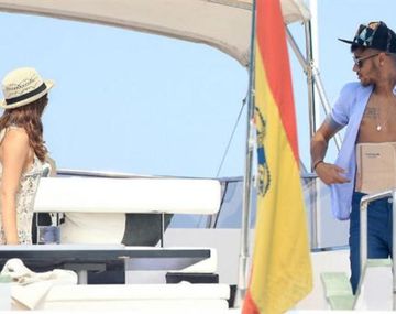 Neymar disfruta junto a su novia de unas románticas vacaciones en Ibiza