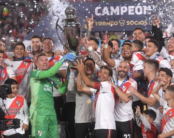 Así recibió River el trofeo de primer campeón de la Liga Profesional