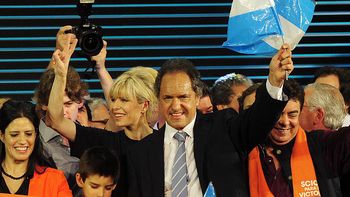 tras el triunfo en las paso, scioli va por el voto de independientes e indecisos tras el triunfo en las paso, scioli va por el voto de independientes e indecisos