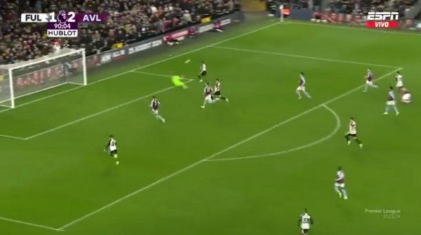 Gran atajada del Dibu Martínez para el triunfo del Aston Villa frente al Fulham