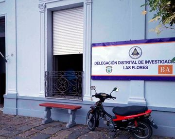 Robaron un patrullero de la puerta de la comisaría