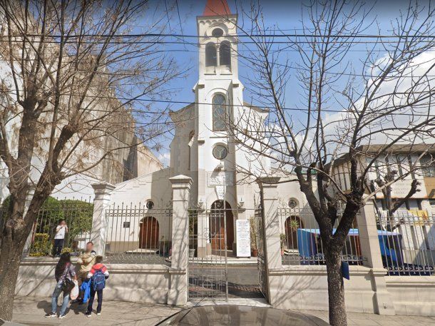 Villa Lugano: robaron una iglesia y tomaron al cura como rehén