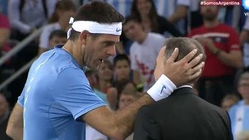 El tandilense intenta explicarle al supervisor del encuentro El tandilense intenta explicarle al supervisor del encuentro