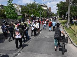 Largas filas para votar en el plebiscito de Chile