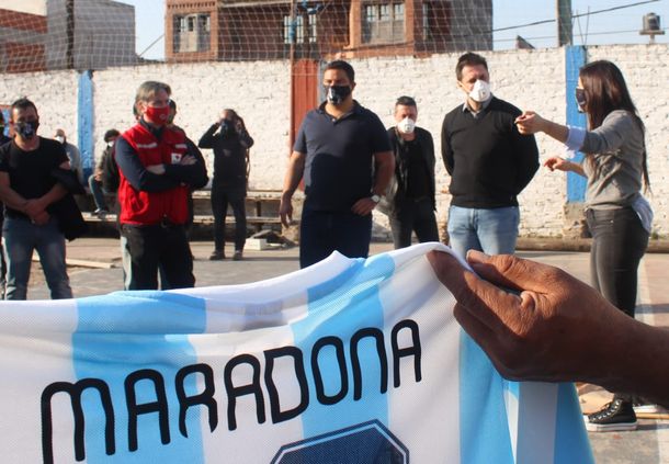 Donación de Diego Maradona: la Mano de Dios llegó a Villa Fiorito
