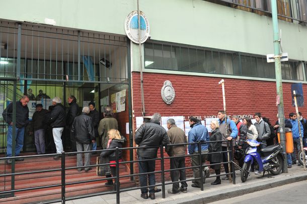 En forma puntual, arrancaron los comicios en todo el país