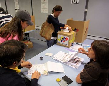 En Venezuela ya se vota para elegir gobernadores