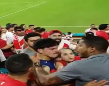 ¡Dale duro! Brutal pelea entre hinchas peruanos y chilenos durante un amistoso en EE.UU.