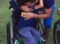 el enorme gesto de carlos tevez que hizo emocionar a todos el enorme gesto de carlos tevez que hizo emocionar a todos