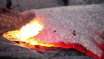 ¿que pasa si pisas lava? ¿que pasa si pisas lava?