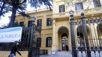 las tomas se extendieron a siete colegios secundarios las tomas se extendieron a siete colegios secundarios