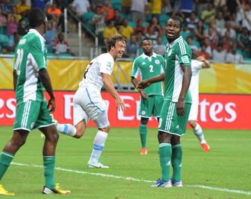 Uruguay venció a Nigeria y está a un paso de la semifinal