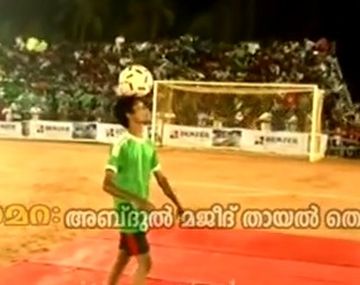 Derrumbe en India: se cayó una tribuna con 1500 personas