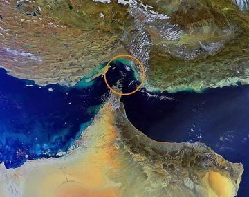 Irán cerraría estrecho de Ormuz: por allí pasa el 20% de petróleo del mundo