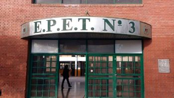 dia de furia: le pego a una companera, insulto a la maestra y le dio una pina a la preceptora dia de furia: le pego a una companera, insulto a la maestra y le dio una pina a la preceptora