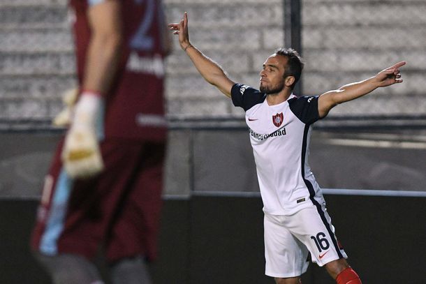 El mediocampista convirtió dos goles y fue la gran figura