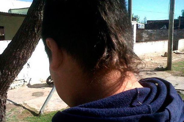 Le prohíben entrar a la escuela por su corte de pelo Wachiturro