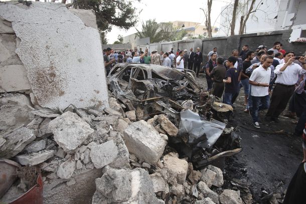 Coche bomba contra la embajada francesa en Libia