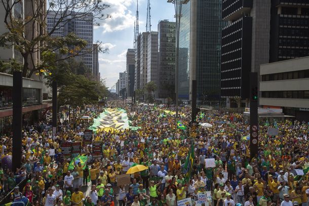 Los brasileños salieron a la calle para protestar contra de Rousseff
